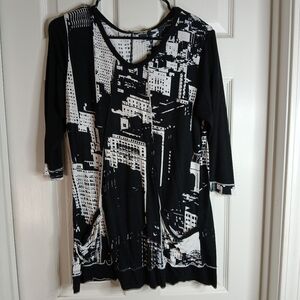 Australian Black and White Cityscape Tunic Top Size Med